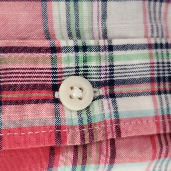 IZOD plaid short sleeve shirt. - Picture 4 of 10